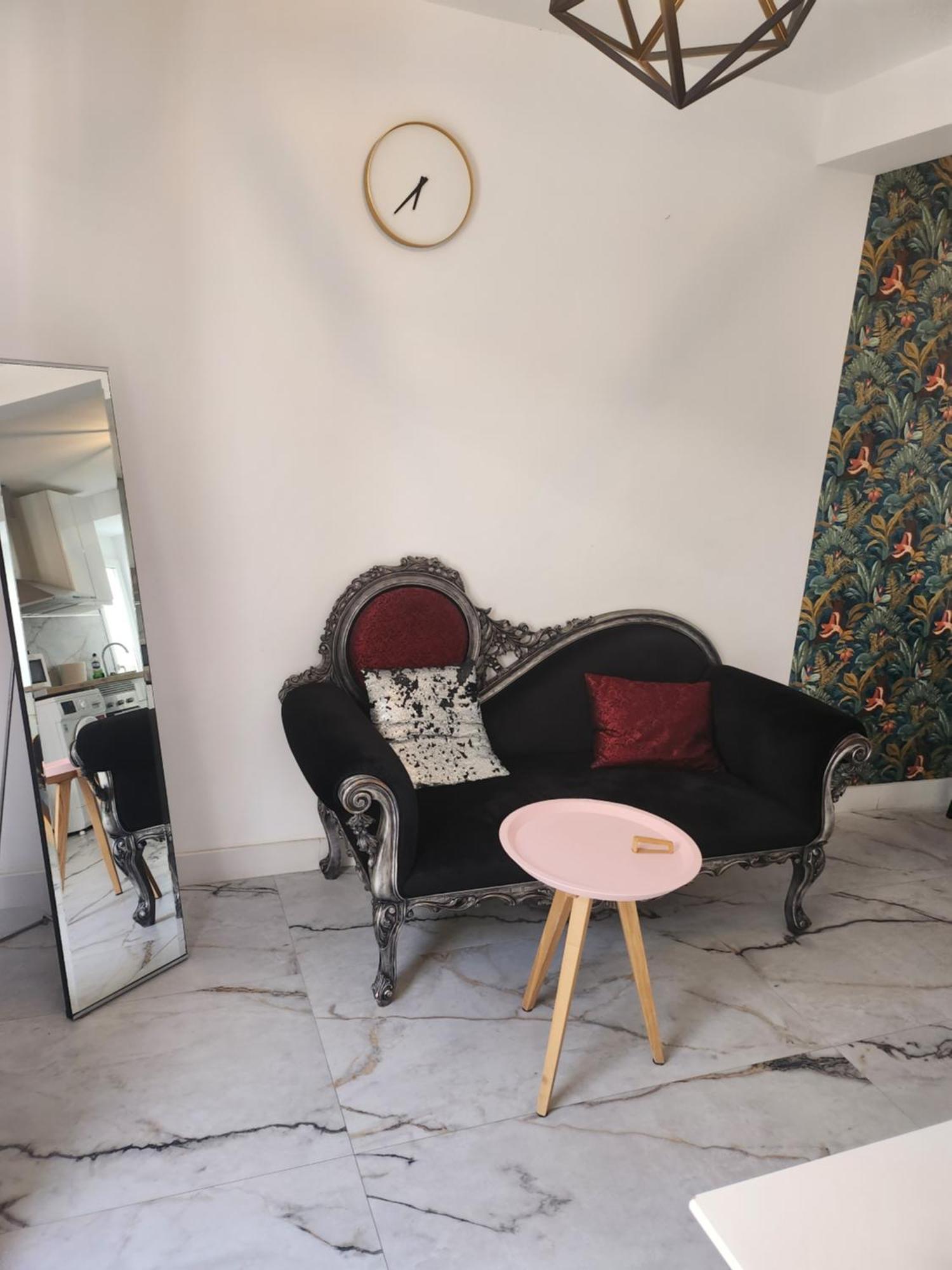 Apartment Boomerang *