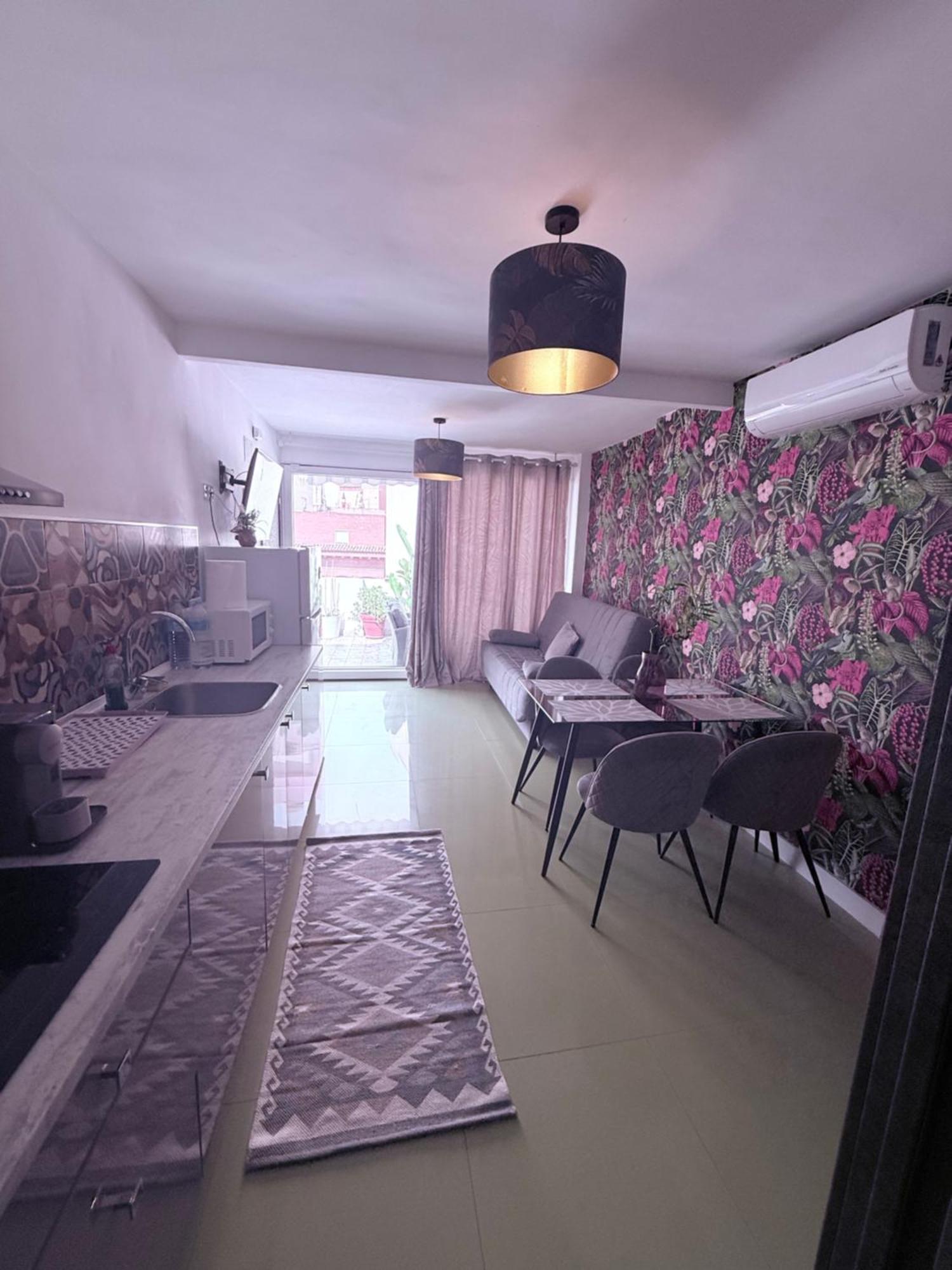 Apartment Boomerang *