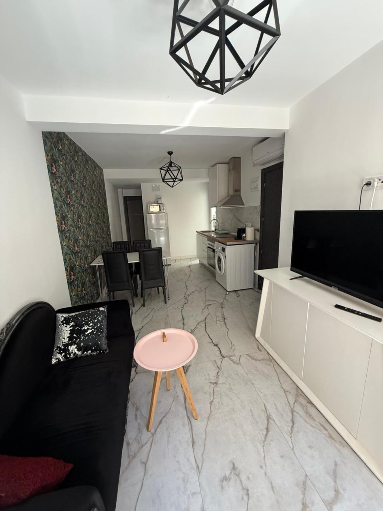 Apartment Boomerang *